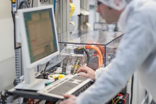 Measuring and testing device in action at the new eCar Powertrain Systems Business Unit development and production site in Erlangen. Siemens employees test the functional performance of power electronics for electric vehicles.