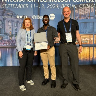 Best Poster Award recipient Nyake Gahein-Sama with IEEE ESTC 2024 General Chair Tanja Braun and Poster Chair Karl-Friedich Becker